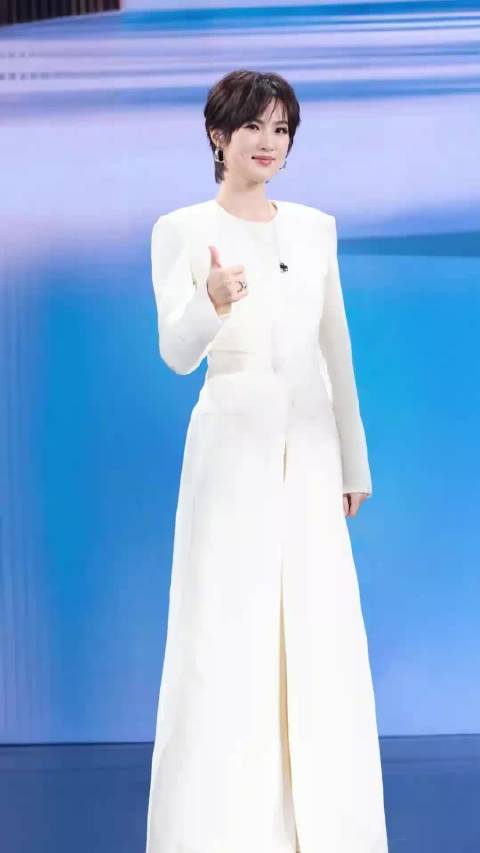 姚安娜这个项链的火彩隔这么远都这么闪吗？