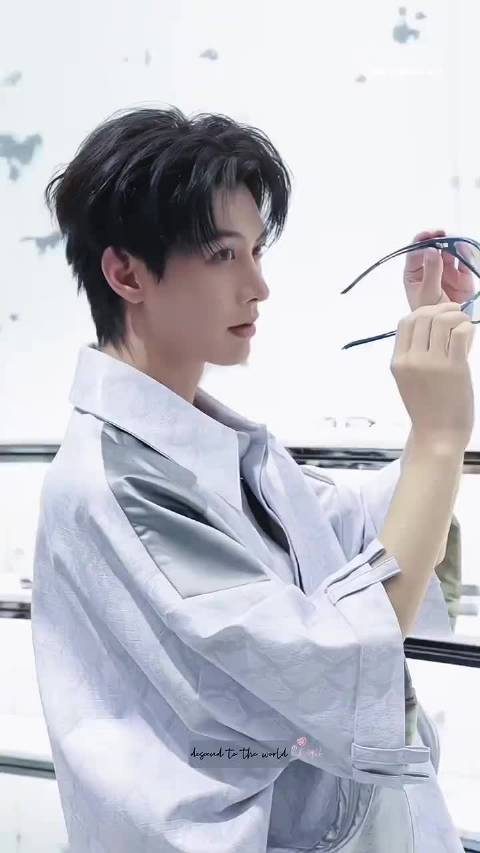 何健麒粉丝深情告白，称其历经风雨依旧耀眼