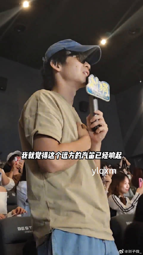 董子健惊喜现身王俊凯电影刺猬青岛路演