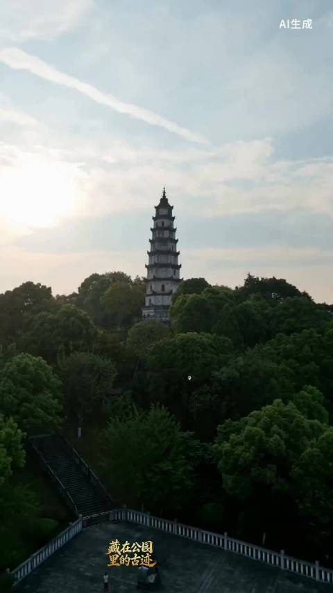 万州白塔矗立两百年，对岸高楼如林风貌依旧