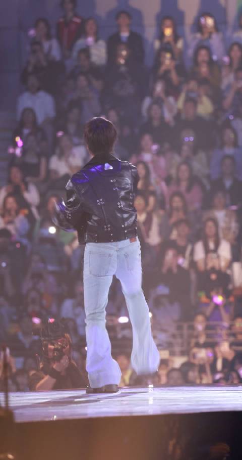 陈信宏恒星之城演唱会现长腿背影