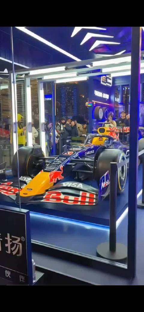 上海外滩遇上F1赛车