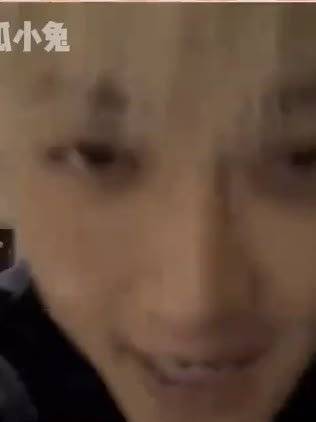 刘耀文模仿黄子韬徐艺洋撒娇复刻经典对话