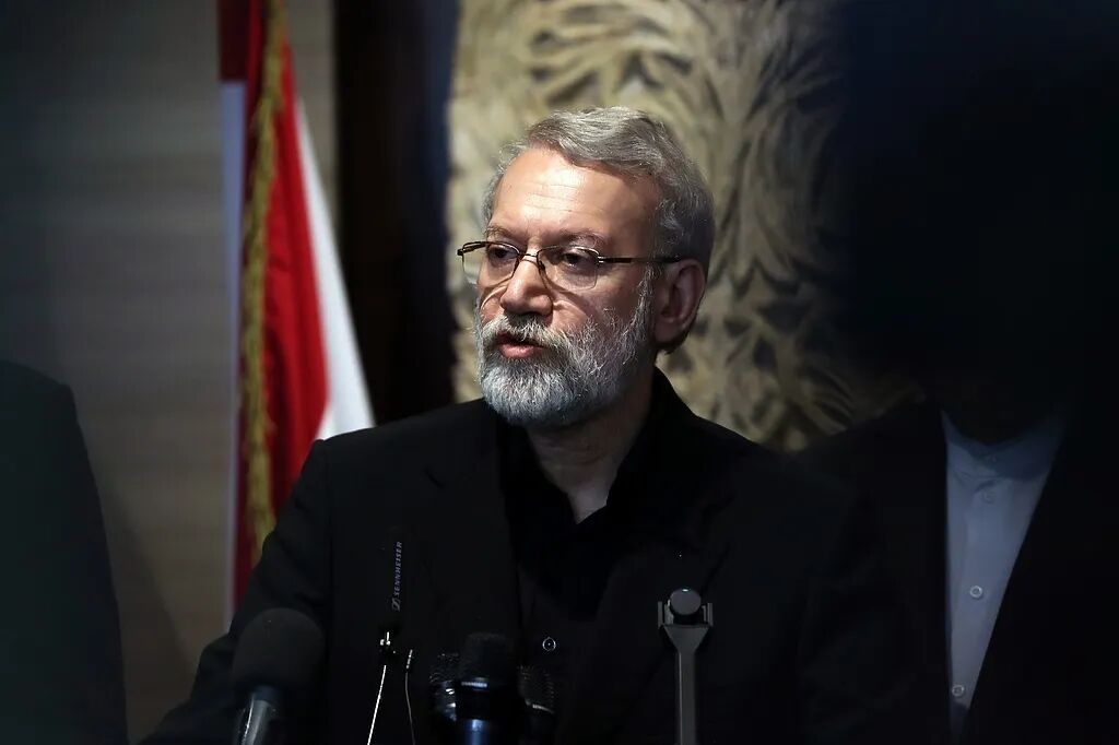 伊朗：拉里贾尼和儿子遭袭身亡