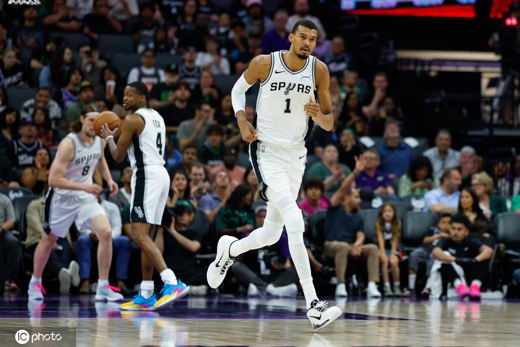 文班亚马18分约翰逊18分马刺狂胜国王