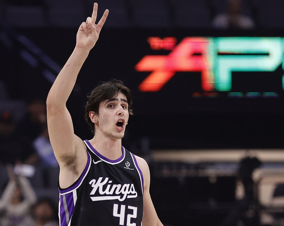 NBA新秀榜：克尼佩尔、弗拉格、VJ稳居前三，雷诺升至第四