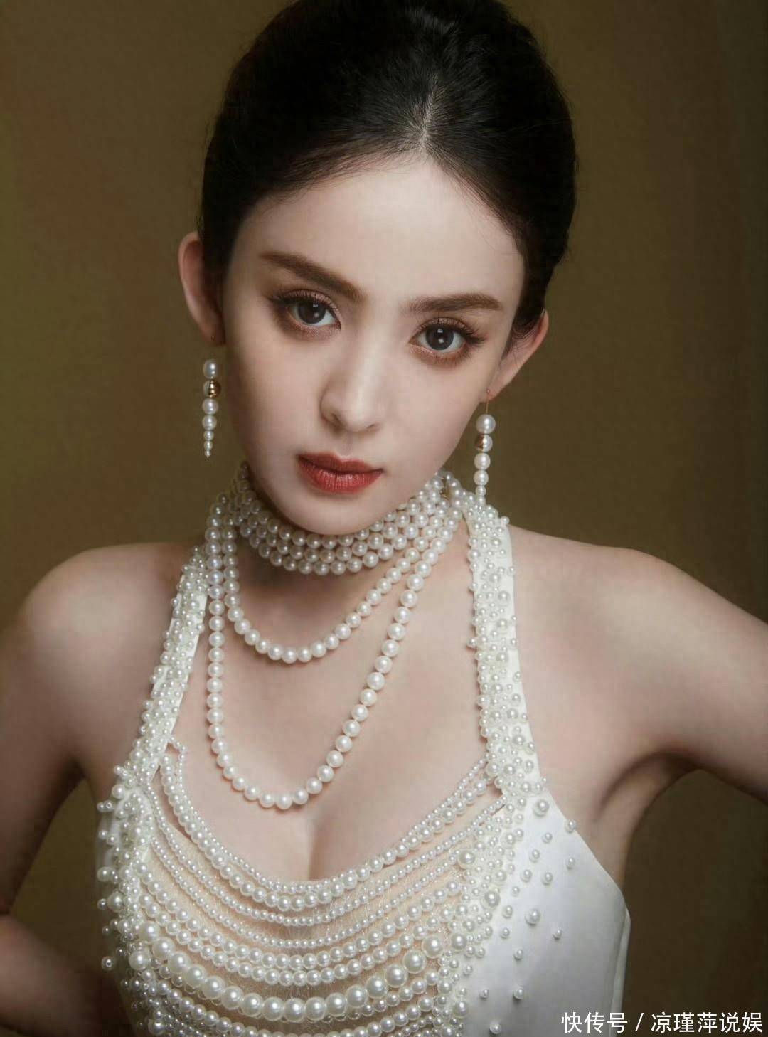 张慧雯娜扎甩聊天记录自嗑CP,900万热度撕开营业新范式