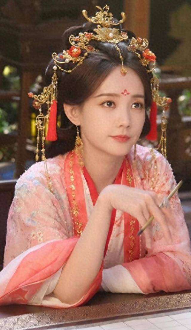 刘宇宁霸屏!38集穿越剧开播,搭档李一桐祝绪丹等要火!_一梦_南珩_剧本