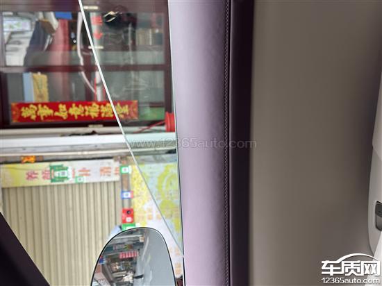 小米YU7新车门板皮革大面积凹凸不平