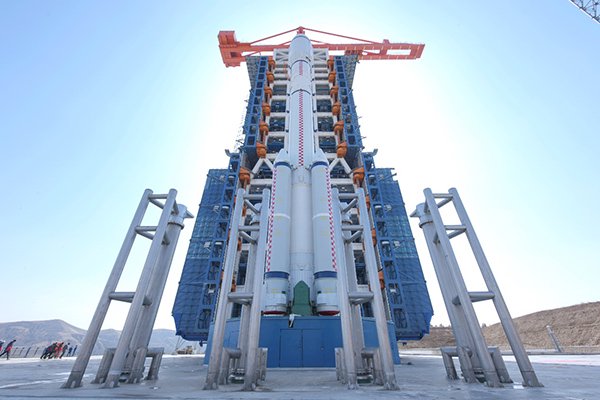 我国首型固体捆绑火箭首飞成功，长征火箭家族再添新丁_澎湃防务-The Paper