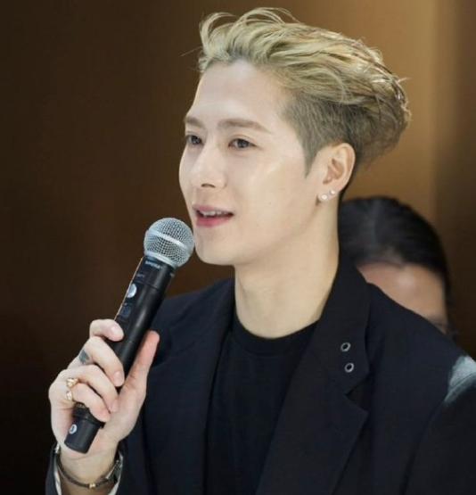 王嘉尔谈捐款:真正的善意不需要热搜