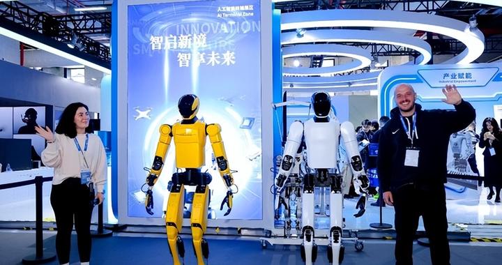 AWE2026现场直击，开普勒K2“大黄蜂”亮相，人形机器人实力吸睛