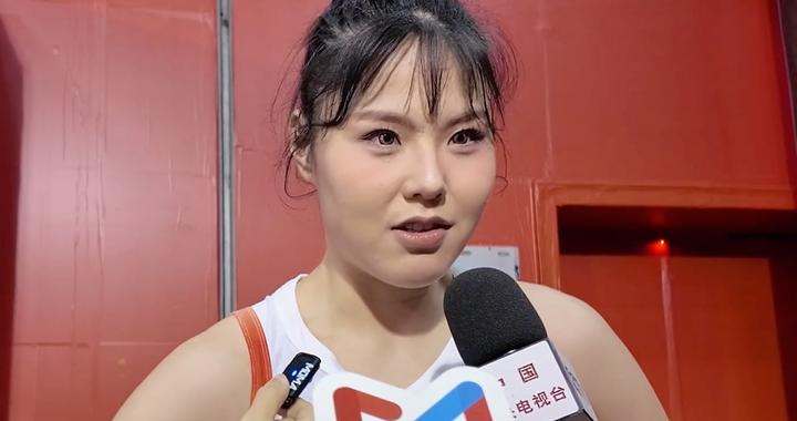 连续多场表现糟糕，李月汝曝与宫鲁鸣发生分歧：我打得很不高兴！