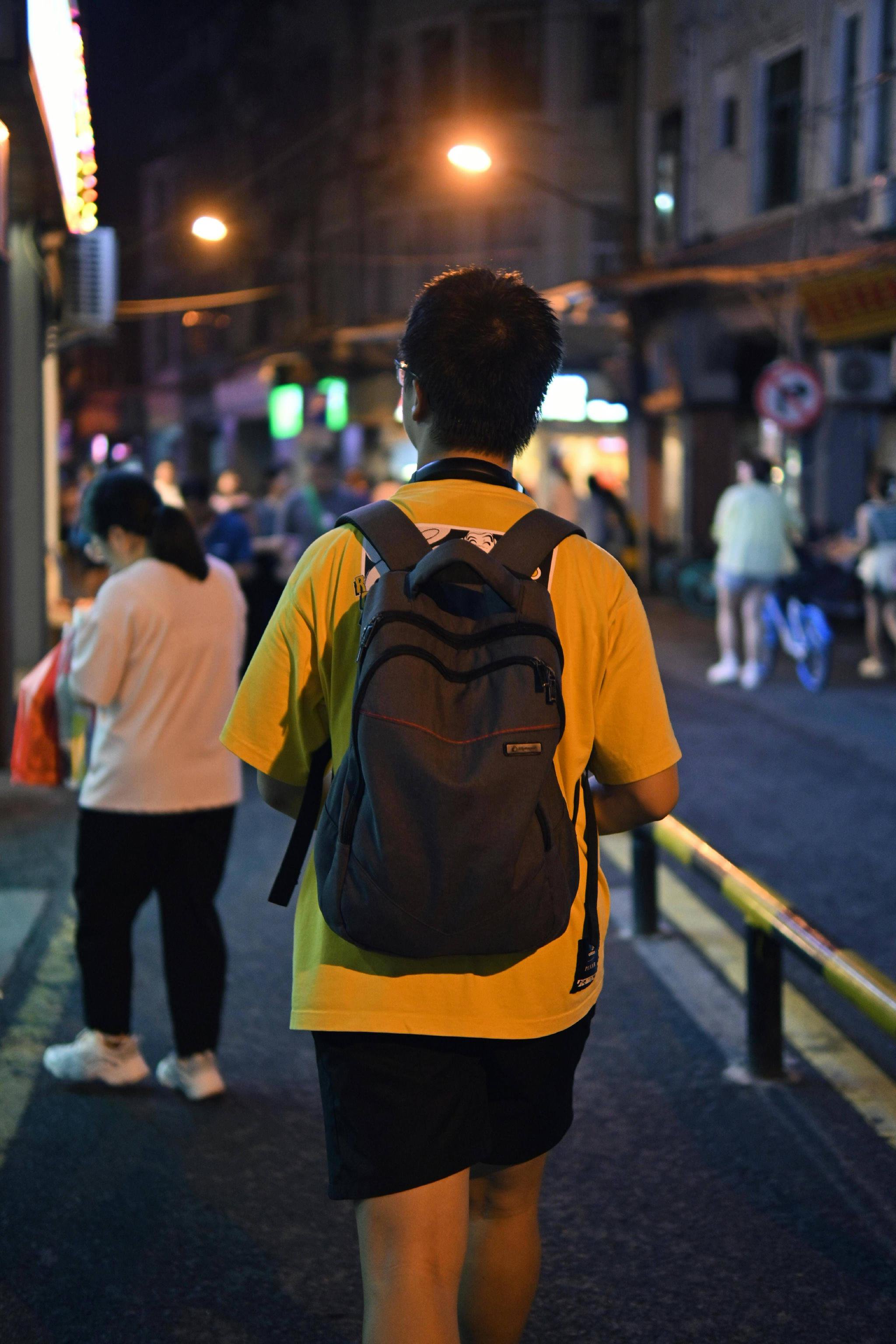 那英质疑票数不符,公证员现场验票,选秀节目选手票数引发热议:何炅解释背后原因_观众_直播_音乐