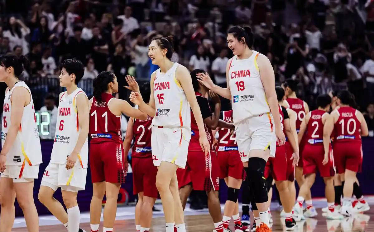 女篮12人名单正式公布，李梦无缘入选，王思雨强势回归，五人遗憾告别