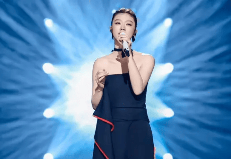 单依纯，这个新生代“扛把子”有点强_王菲_歌王_风格