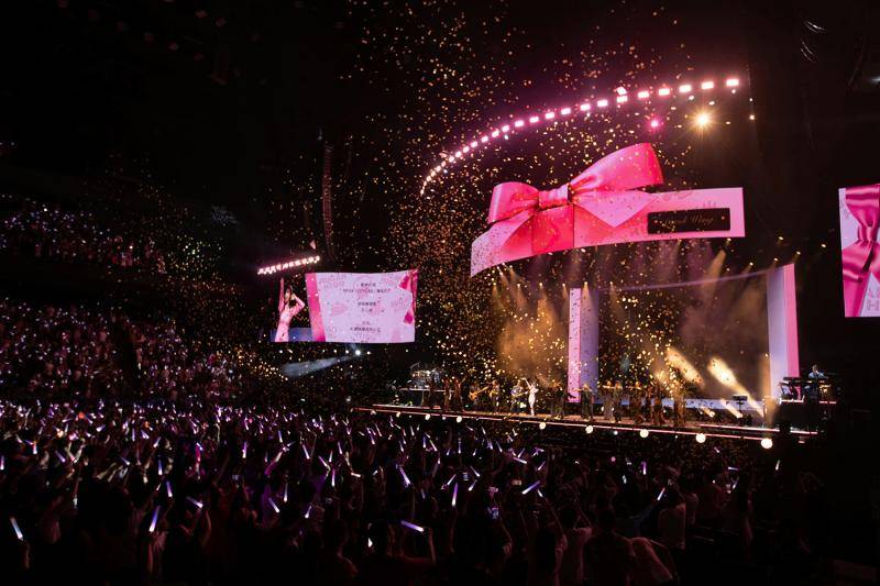 王心凌巡演打造沉浸式狂欢盛宴 经典连唱唤醒青春回忆-齐鲁晚报网