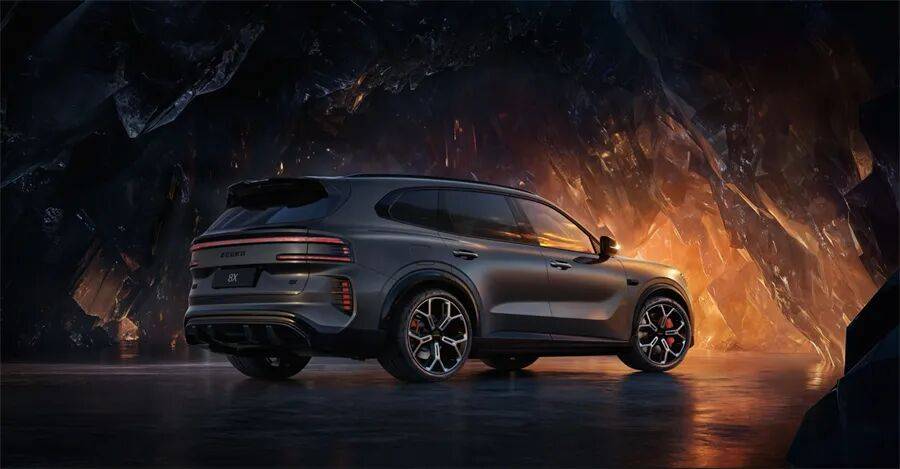 38分钟订单破万，极氪8X凭什么在“下滑的车市”里撕开一道口子？