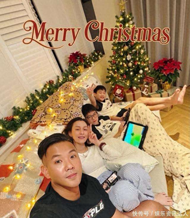 范玮琪晒圣诞全家福，双胞胎儿子大长腿，喜欢玩平板，都近视了