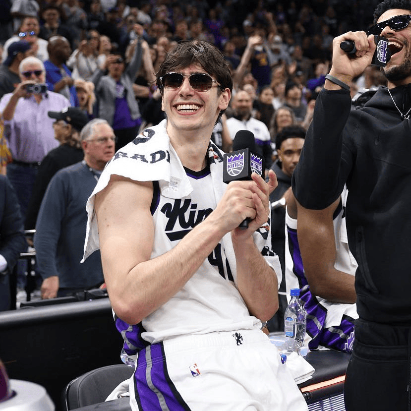 雷诺今日对阵文班亚马砍下32分，创造生涯单场得分新高