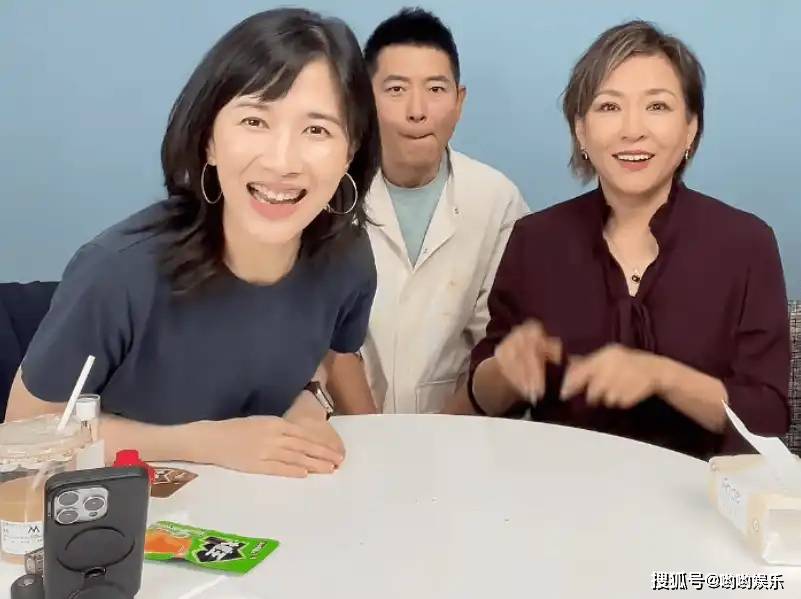 37岁的papi酱，凭什么越“废”越红？