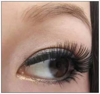 张韶涵被假睫毛坑到落泪,贴睫毛何必这么辛苦?