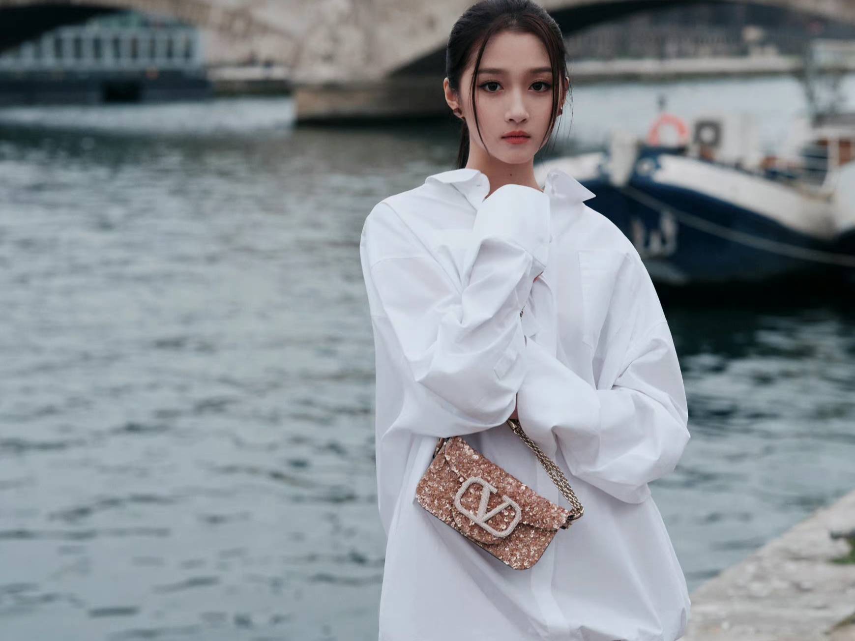 时装周明星:title奠定基础待遇,影响力决定奢牌礼遇