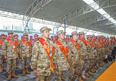 满腔热血赴军营 壮志凌云启新程