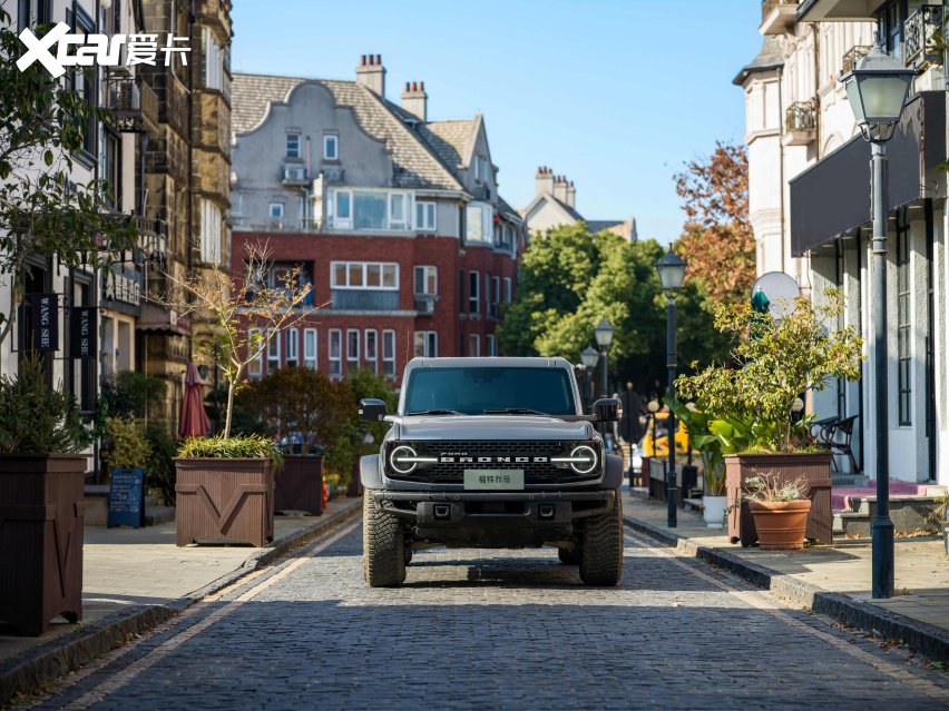 硬派越野卷疯了！全系透明底盘+赛事基因，福特烈马值不值得买？