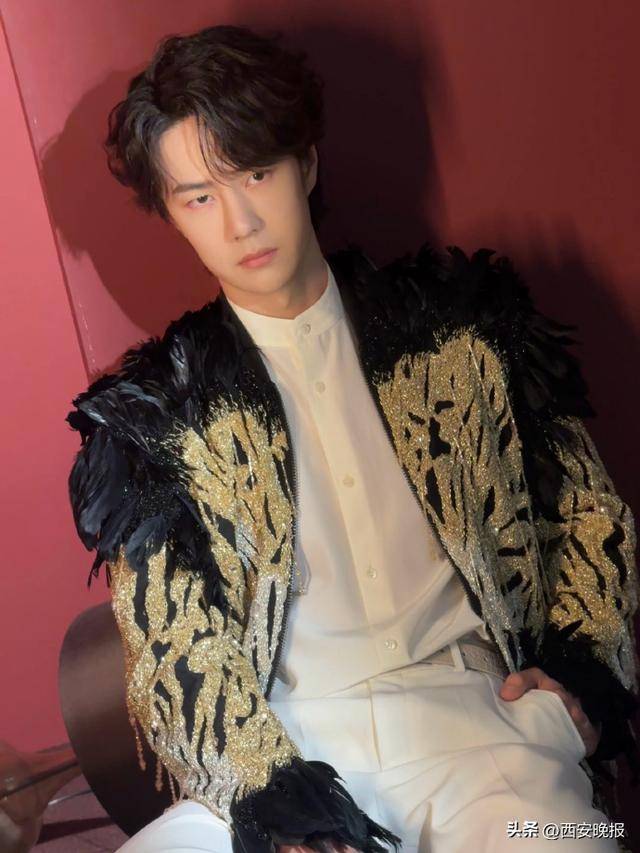 王一博自曝：春晚脚滑了！