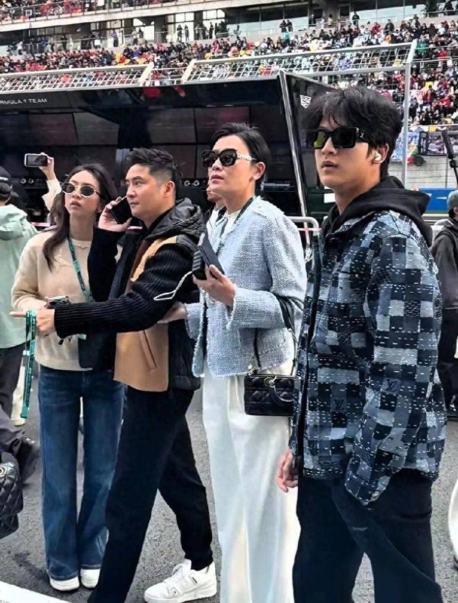 田亮一家人现身上海F1，46岁田亮发福发腮森碟郭富城合影好开心