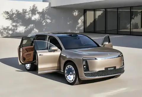 尊界M900预计2026年上市！是鸿蒙智行版“劳斯莱斯”