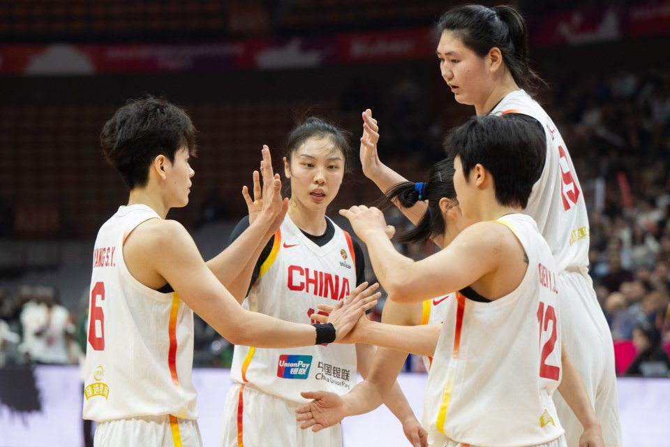 中国女篮迎好消息，宫鲁鸣爱集训，韩旭和李月汝，为何表现大不同