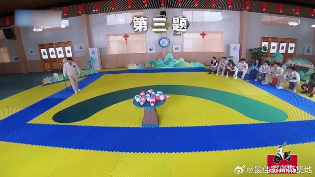 张彬彬真是游戏黑洞 老是抢不到凳子，看着真的太可怜了！