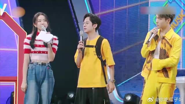 张艺兴出的全是八的题，王鹤棣：他占你便宜，笑疯全场