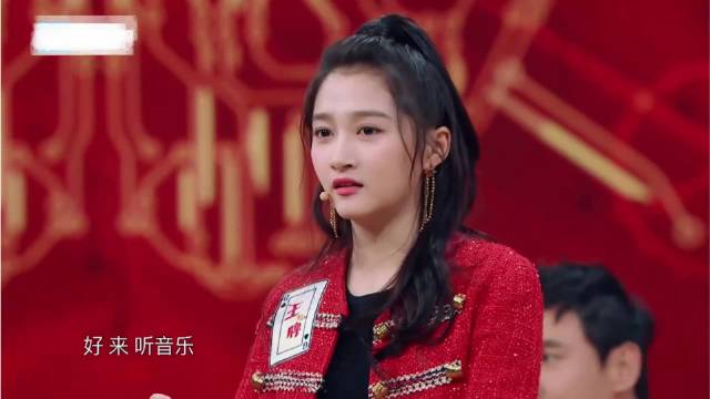 关晓彤跟杨颖PK跳舞，人一个妩媚动作，她直接被迷的落荒而逃