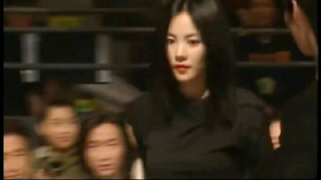 谢霆锋18岁台下紧盯王菲颁奖