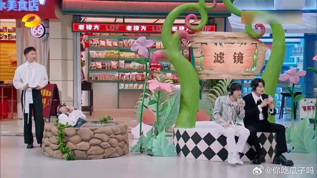 杨超越以前干嘛的？杨迪回答个音痴，让杨超越一头雾水