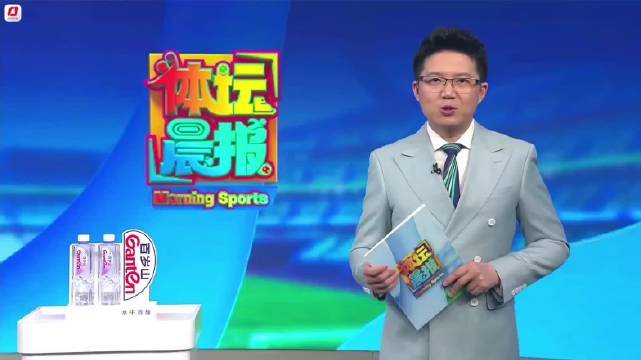 张雨霏潘展乐携外籍冠军走进深圳中学，沃尔什秀中文欲在华破纪录