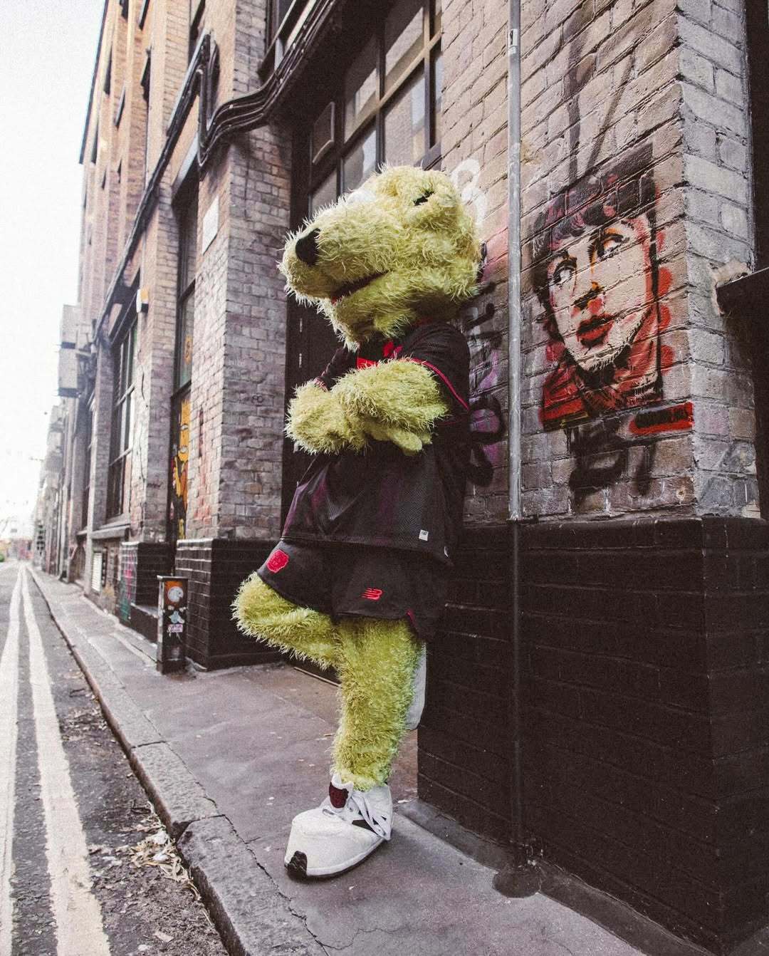 伦敦街头布莱恩教学黑红色街拍，欧冠联赛阿森纳对阵勒沃库森