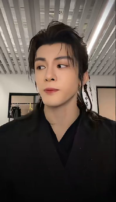 普通网友效仿曾舜晞的AI解压法效果如何？