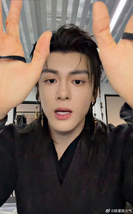 为什么曾舜晞分享的AI解压法能引发这么多网友共鸣？