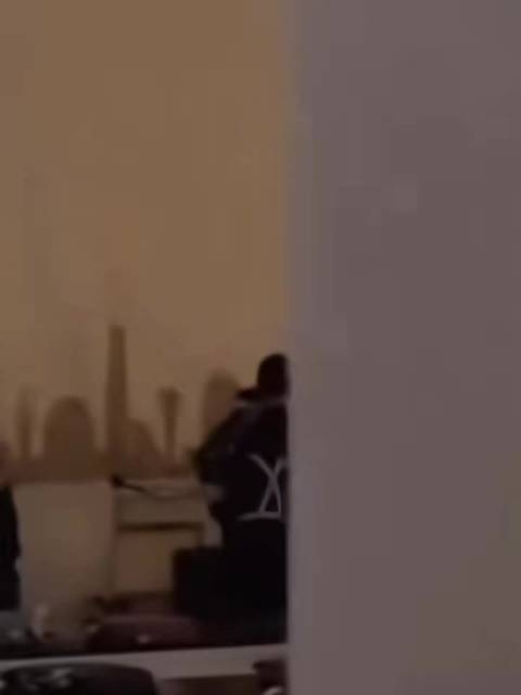 网友爆料龙哥大姨曾与两人并肩同行