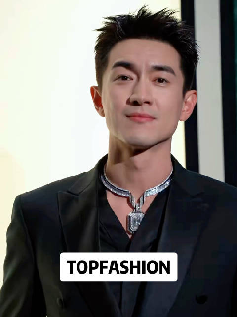 林更新宝诗龙活动亮相，西装珠宝尽显矜贵随性