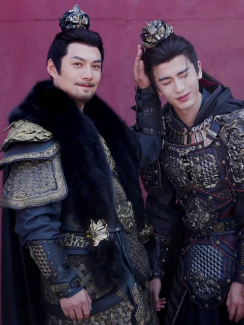 张凌赫严屹宽好权威两张脸