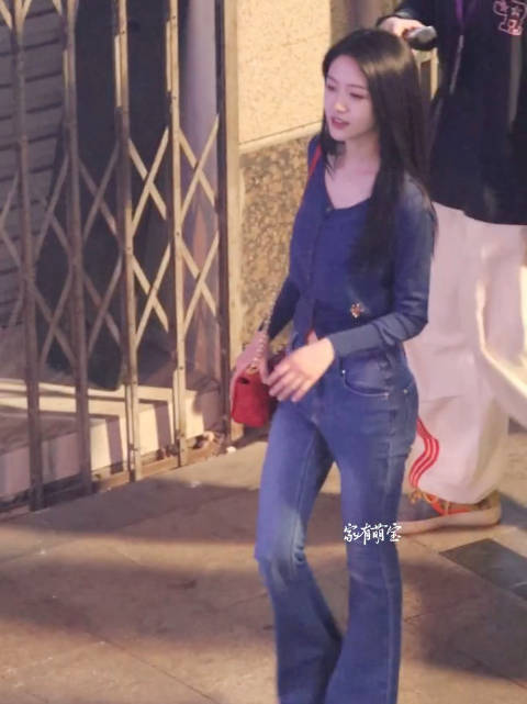 这几步走得太迷人了 无限循环中 logo