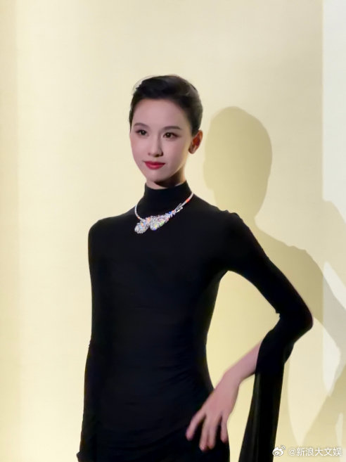 宝诗龙上海新天地旗舰店启幕，周冬雨等全明星助阵