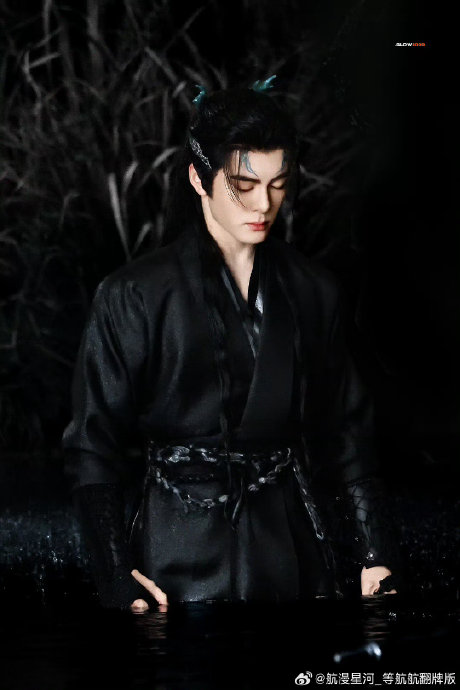 曾舜晞直播中展示的新剧《月鳞绮纪》造型具体什么样？