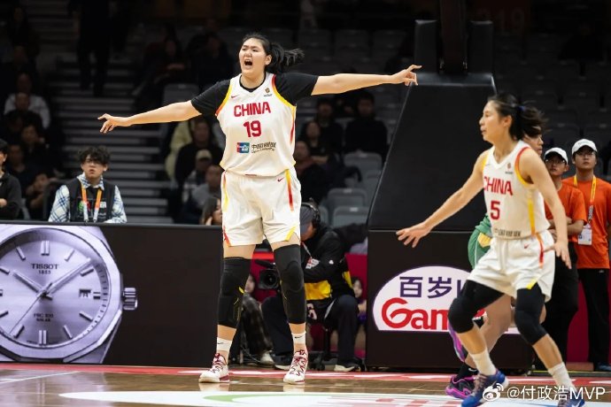 三大中锋合体受阻？中国女篮晋级世界杯背后，磨合难题待解