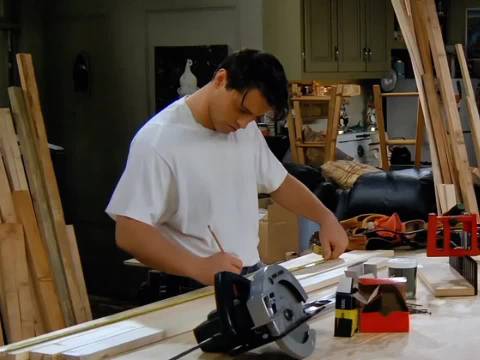 钱德勒称逗乔伊是人生乐趣，回忆老友记经典情节